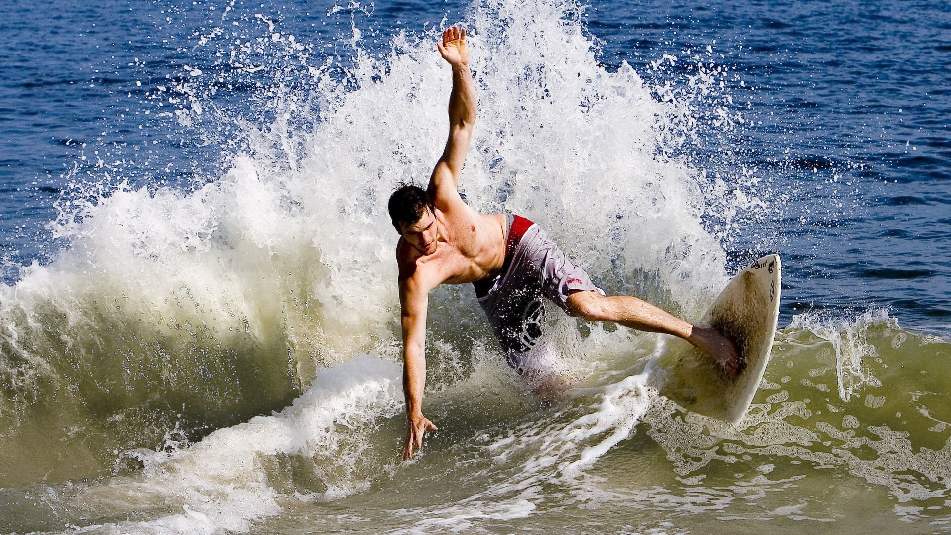 “明星投手再创奇迹，完美无失分助力球队升至榜首”