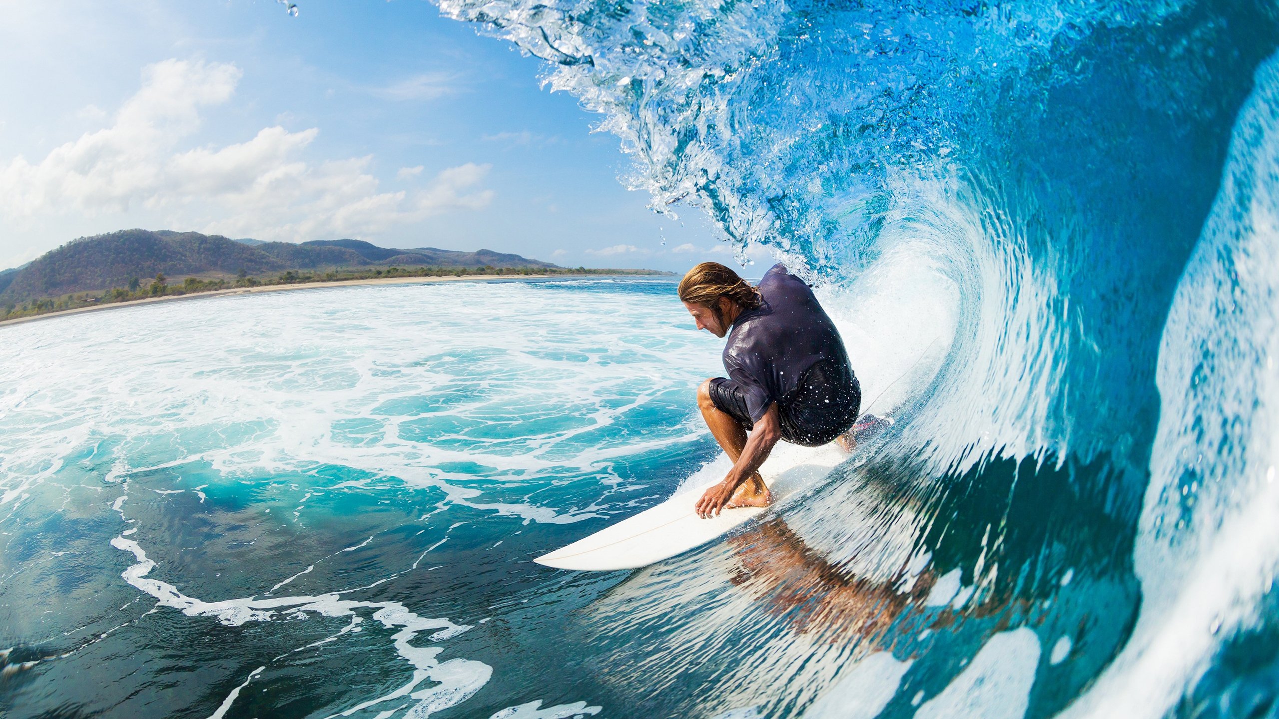 最佳瞬间：王强压哨三分，点燃现场气氛！